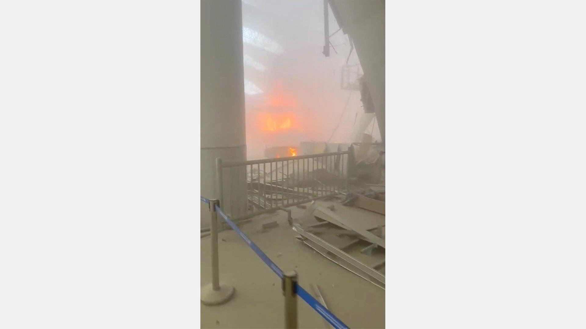 kuwait flughafen feuer 100