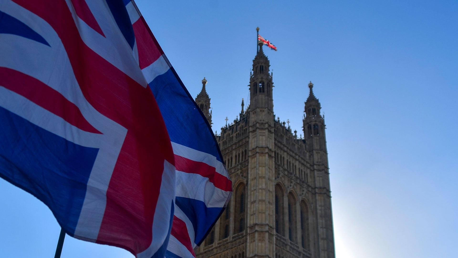 london 832
