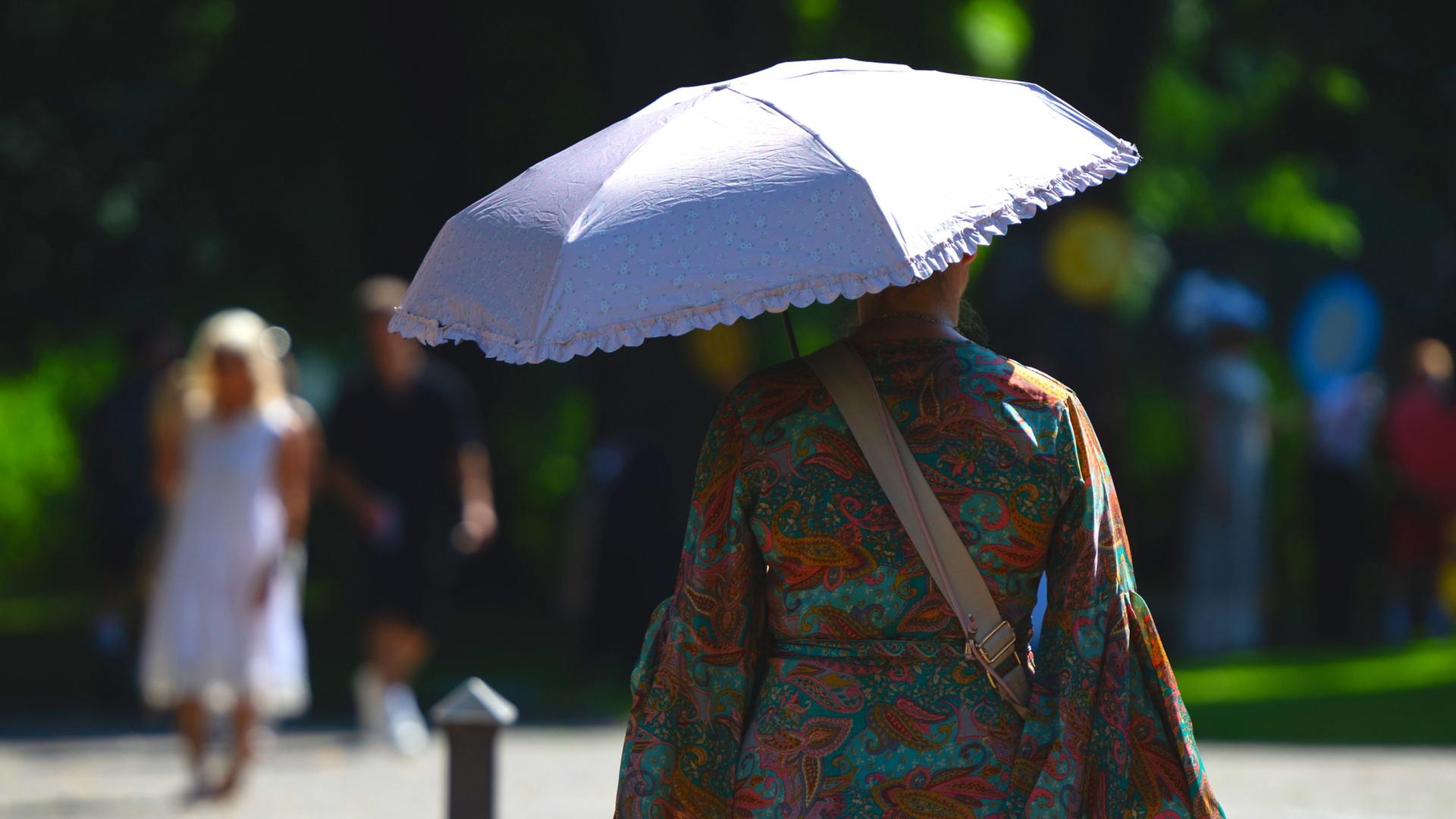 sonnenschirm frau 100