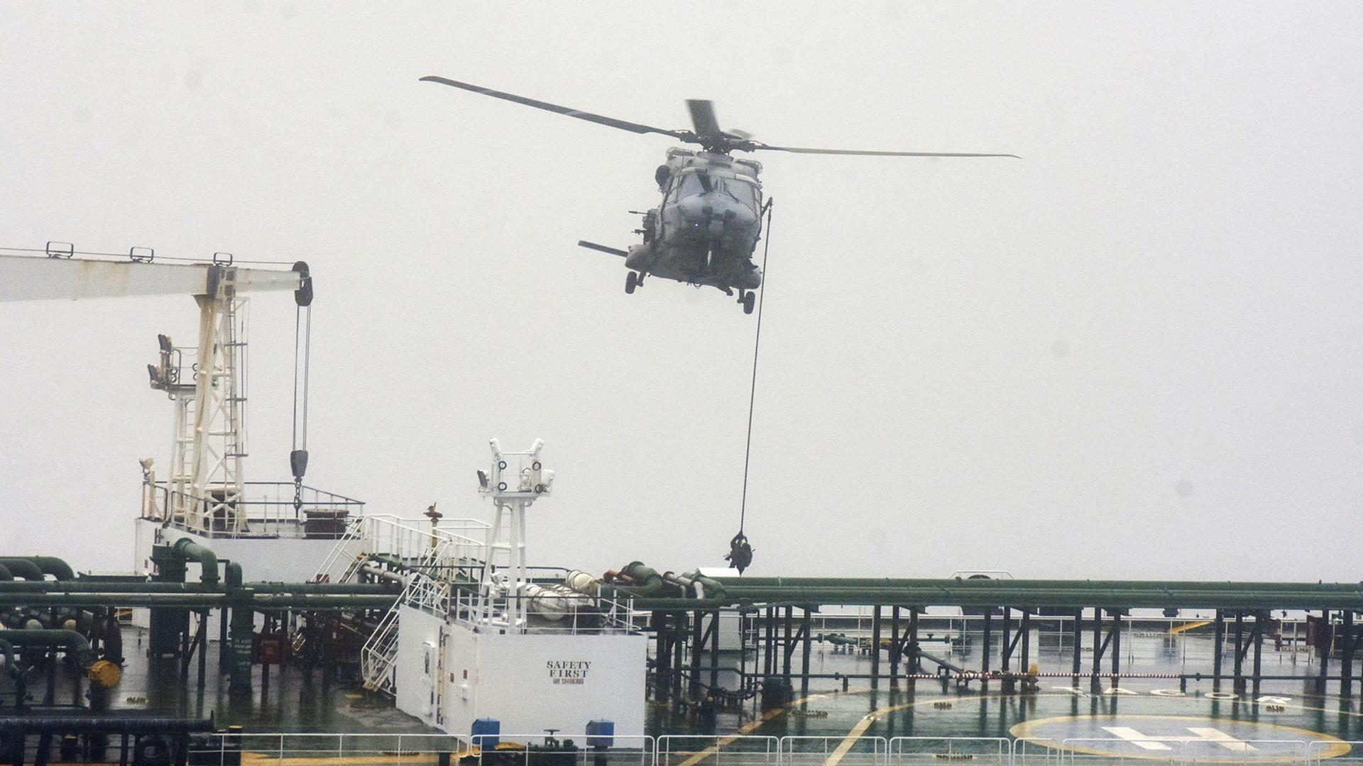 tankschiff hubschrauber 100