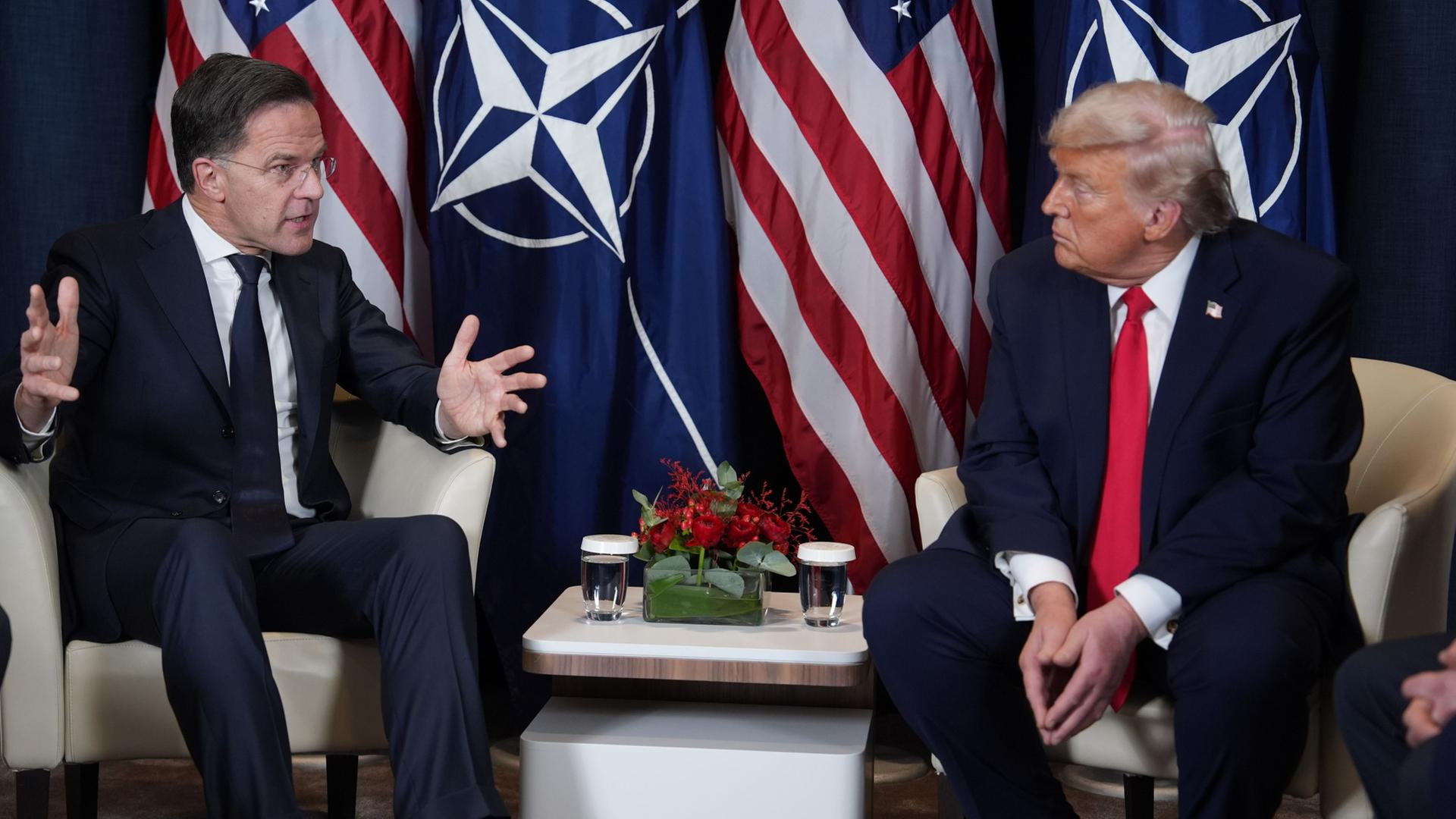 trump rutte davos 100