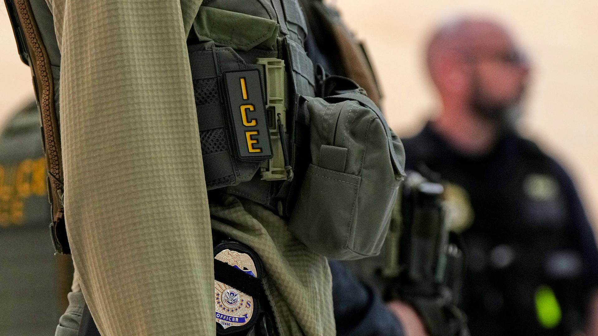 us bundesbeamte einwanderungsbehoerde ice 100