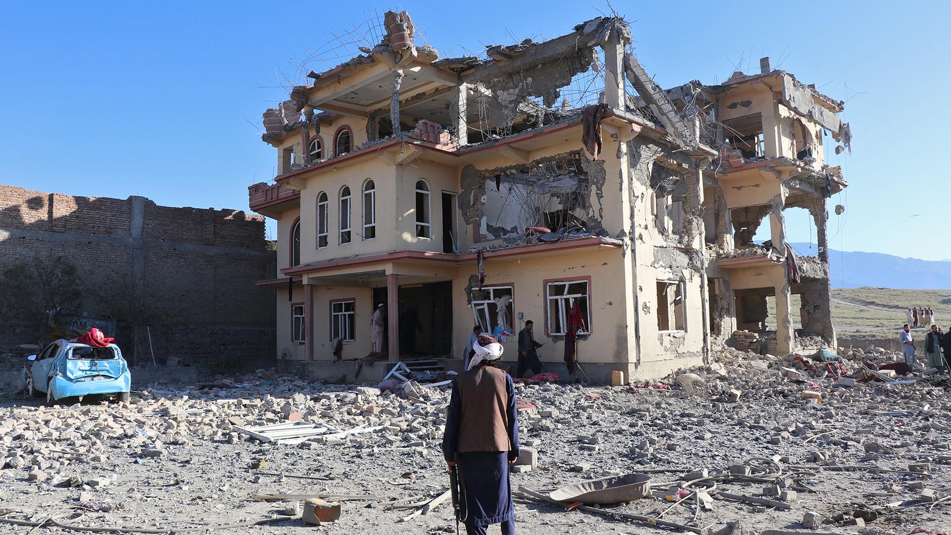 zerstoertes haus afghanistan 100