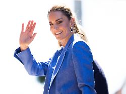 02 07 2026 london united kingdom kate middleton the princess of wales waves to the crowds on day four of the wimbledon tennis championships in london