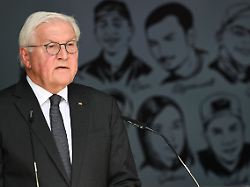 22 07 2026 bayern muenchen bundespraesident frank walter steinmeier nimmt am gedenkakt der landeshauptstadt muenchen anlaesslich des 10 jahrestags des attentats am olympia einkaufszentrum teil