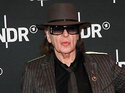 abb lindenberg udo gerhard lindenberg auf dem roten teppich bei der kino welt premiere der ard dekou udo rebell rockstar ikone in der astor filmlounge in der hafencity am 28 04
