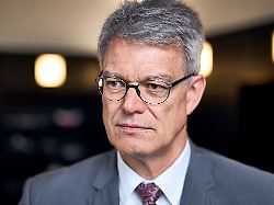 archiv 07 07 2026 berlin patrick schnieder cdu bundesminister fuer verkehr aufgenommen am rande eines interviews mit der deutschen presse agentur dpa im bundesministerium fuer verkehr in berlin