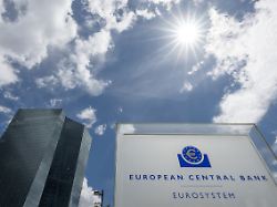 archiv 11 06 2026 rheinland pfalz frankfurt am main die sonne scheint ueber der europaeischen zentralbank ezb in frankfurt am main