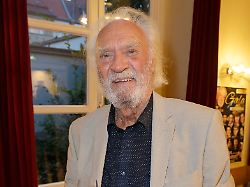 achim wolff bei der premiere des theaterstuecks stasi stress und stolperfallen im schlosspark theater berlin 07 09
