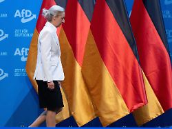 alice weidel afd bundesvorsitzende kommt zu dem bundesparteitag der afd in die messe erfurt am 4 und 5 juli findet der bundesparteitag der afd in der messe erfurt statt