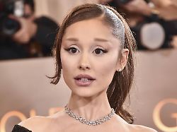 ariana grande at arrivals for 83rd annual golden globes part 3 beverly hilton hotel beverly hills ca january 11 2026