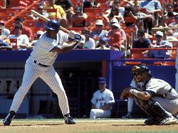 batter bobby bonilla mets am schlagmal daneben catcher brian johnson padres