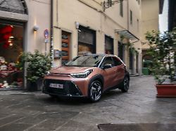 beim 3 78 meter kurzen toyota aygo x kommt ein vollhybrid mit einer systemleistung von 85 kw 116 ps zum einsatz