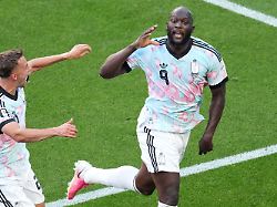 belgium s romelu lukaku 9 celebrates after scoring his side s fourth goal during the world cup round of 16 soccer match between the united states and belgium in seattle monday july 6 2026 1