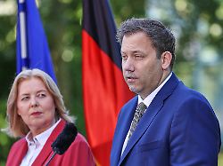 berlin deutschland bundeskanzleramt pressekonferenz nach koalitionsausschuss bundesministerin fuer arbeit und soziales baerbel bas spd und bundesminister der finanzen lars klingbeil spd