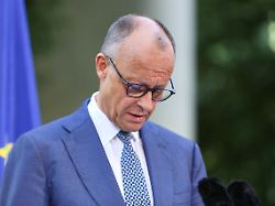 berlin deutschland bundeskanzleramt vorstellung kabinettsumbildung bundeskanzler friedrich merz cdu gibt personalaenderungen bekannt