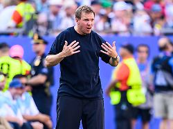 bin ich jetzt an allem schuld julian nagelsmann gestikuliert waehrend des paraguay spiels 1