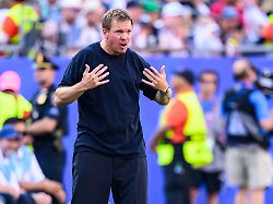 bin ich jetzt an allem schuld julian nagelsmann gestikuliert waehrend des paraguay spiels 2