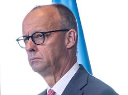 bundeskanzler friedrich merz cdu nimmt mit dem praesidenten von aserbaidschan an einer pressekonferenz im bundeskanzleramt teil