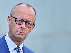bundeskanzler friedrich merz cdu waehrend zu einer pressekonferenz im kanzleramt in berlin zu personellen veraenderungen in regierung und cdu