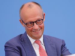 bundeskanzler friedrich merz deutschland berlin bundespressekonferenz thema aktuelle themen der innen und aussenpolitik
