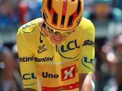 cycling tour de france stage 6 pau to gavarnie gedre pau france july 9 2026 uno x mobility s torstein traeen wearing the yellow jersey before the start of stage 6 reuters stephanie lecocq