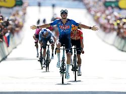 cycling tour de france stage 9 malemort to ussel ussel france july 12 2026 alpecin premier tech s mathieu van der poel celebrates winning stage 9 reuters stephanie lecocq 1