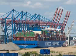 das containerschiff cosco shipping galaxy liegt am hamburger container terminal tollerort