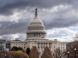 das kapitol sitz des us kongresses nachdem sich das repraesentantenhaus und der senat fuer dieses jahr vertagt haben