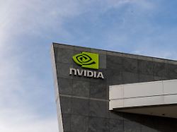 das logo des chipkonzerns nvidia ist am hauptquartier im silicon valley zu sehen
