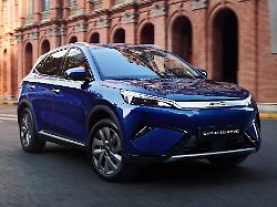 der byd atto 3 der zur unterscheidung von der ersten generation den beinahmen evo traegt ist viel mehr als eine normale ueberarbeitung oder gar ein schnoedes facelift