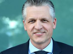der cdu politiker thorsten frei spricht vor einem forum in der ihk in stuttgart thorsten frei soll neuer vorsitzender der cdu fraktion im bundestag werden 1