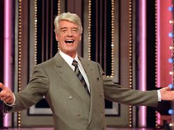 der niederlaendische entertainer rudi carrell steht bei seiner rudi carrell show auf der buehne