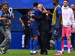 didier deschamps head coach of france and kylian mbappe of france during the 2026 fifa world cup 3rd place match between france and england at hard rock stadium on july 18 2026 in miami gardens florida