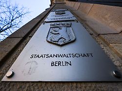 die staatsanwaltschaft hat nach einer messerattacke auf seinen vater einen 25 jaehrigen angeklagt