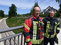die beiden feuerwehrleute waren beim zugunglueck in riedlingen im einsatz