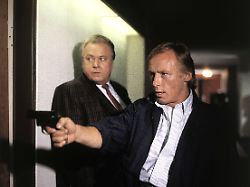 ein fall fuer zwei blinder hass deutschland 1986 bernd fischerauer szene mit guenter strack dr