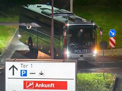 ein bus der bundespolizei ist am flughafen leipzig halle unterwegs von hier startet am fruehen morgen ein abschiebeflug nach afghanistan