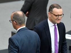 friedrich merz und jens spahn in der 90 sitzung des 21 deutschen bundestages im reichstagsgebaeude berlin 10 07 1