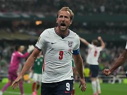 fussball maenner wm 2026 mexiko england finalrunde achtelfinale mexiko stadt stadion der englaender harry kane jubelt nach seinem tor per elfmeter zum 1 3