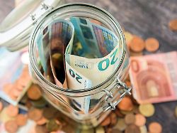 geld in die spardose stecken war mal inzwischen gibt es wieder attraktive konditionen fuer tages und festgeld 1
