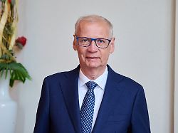 guenther jauch kommt in die staatskanzlei potsdam zur verleihung des landesverdienstordens