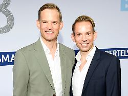 hendrik streeck mit ehemann paul zubeil bei der bertelsmann party 2025 in der bertelsmann repraesentanz unter den linden berlin 11 09