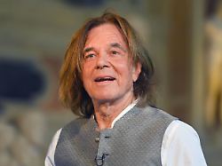 juergen drews einzelbild angeschnittenes einzelmotiv portraet portrait portr t verleihung bayerischer verdienstorden im antiquariat der residenz in muenchen am 09 07