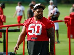 june 16 2026 tampa florida usa tampa bay buccaneers nose tackle vita vea 50 watches teammates warm up during mandatory mini camp at the adventhealth training center in tampa on tuesday june 16 2026