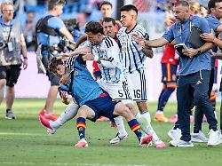 leandro paredes of argentina 5 gets violent against gavi of spain 9 ges fussball fussball weltmeisterschaft 2026 finale spain argentinien 19 07