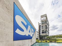 logo und gebaeude des softwarekonzern sap se