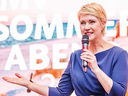 manuela schwesig spd ministerpraesidentin von mecklenburg vorpommern spricht beim mv sommerabend in der landesvertretung des landes mecklenburg vorpommern