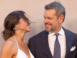 matt damon mit ehefrau luciana barroso bei der premiere des kinofilms the odyssey die odyssee im amc lincoln square theater new york 14 07 1
