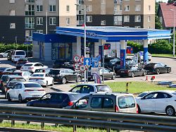 russia kaliningrad june 29 2026 vehicles queue at a surgutneftegaz fuel filling station